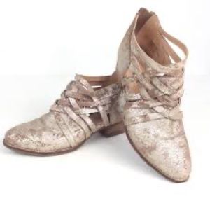 Seychelles distressed gold leather 7.5